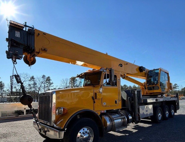 2020 National, Peterbilt 365 NTC55 truck crane